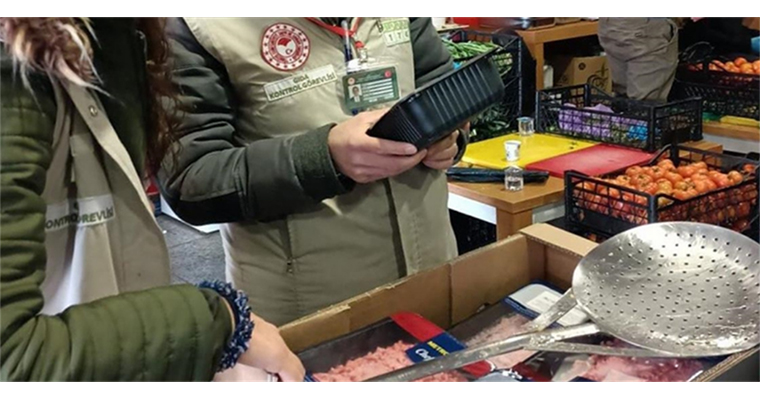 <h1>BAKAN YUMAKLI: ''VATANDAŞIMIZIN SOFRASINA ULAŞAN HER LOKMANIN GÜVENİLİRLİĞİ BİZİM KIRMIZI ÇİZGİMİZDİR''</h1>