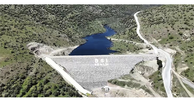 <h1>220 MİLYON LİRA MALİYETLİ İZMİR SEKLİK BARAJI SULAMA PROJESİ HİZMETE ALINDI</h1>