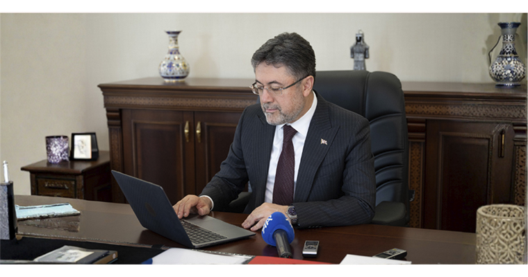 <h1>BAKAN YUMAKLI, AA'NIN ''YILIN KARELERİ'' OYLAMASINA KATILDI</h1>